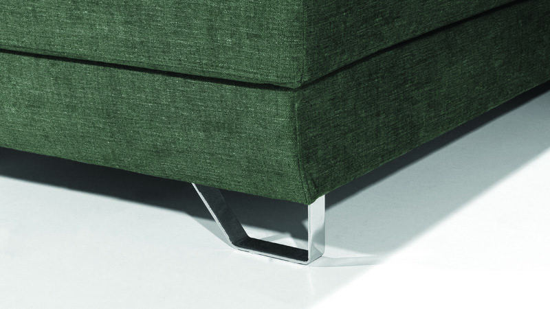 Asti nagy sarokkanapé design lábazattal