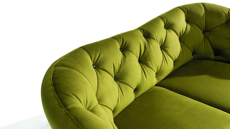 Wenecja kanapé gombokkal tűzve